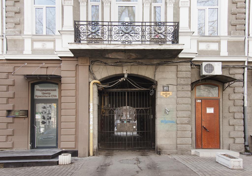 Club Suite Near Deribasovskaya โอเดสซา ภายนอก รูปภาพ
